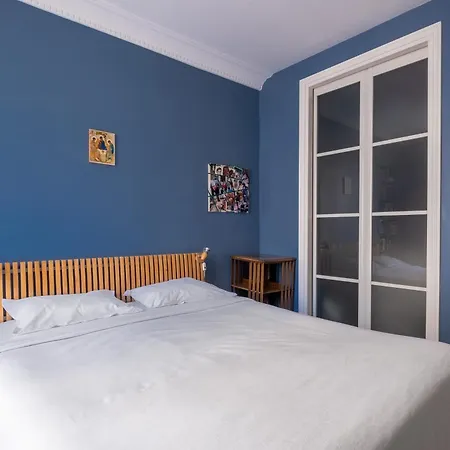 Veeve - Peaches Of Apartment Paris